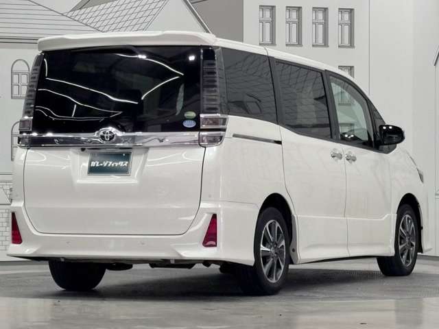 Toyota Voxy 9