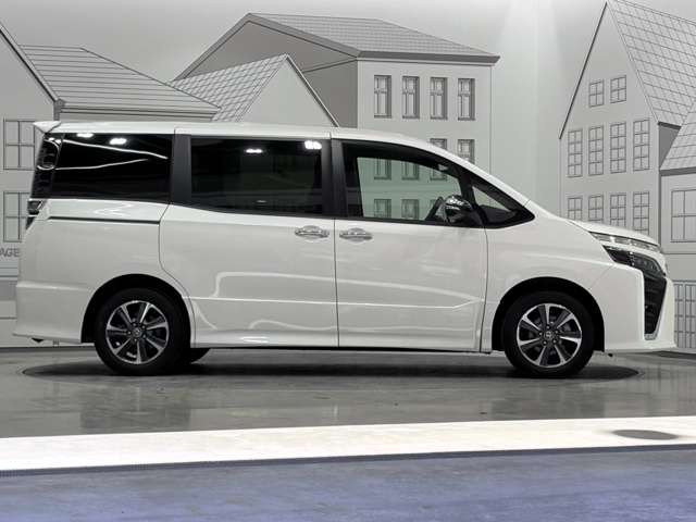 Toyota Voxy 10
