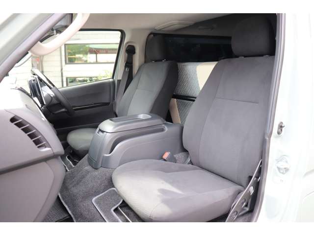 Toyota Hiace Van 11