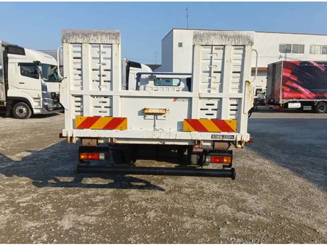 Mitsubishi Fuso Canter 9