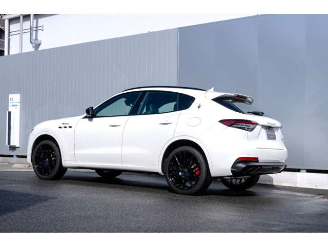 Maserati Levante 8
