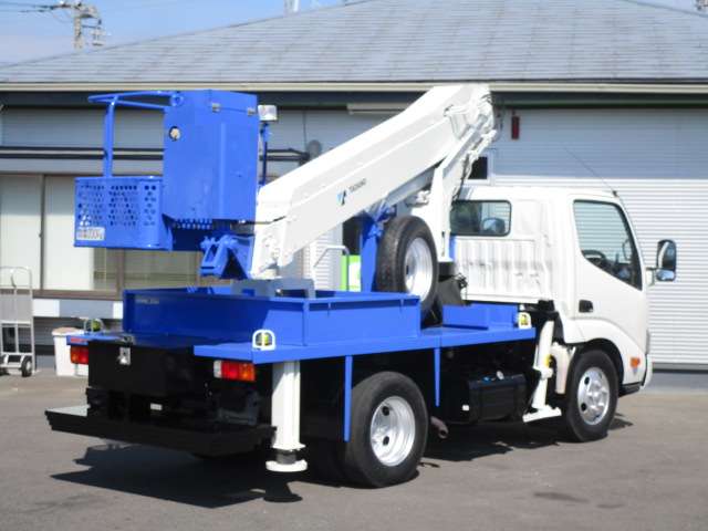 Hino Dutro 4