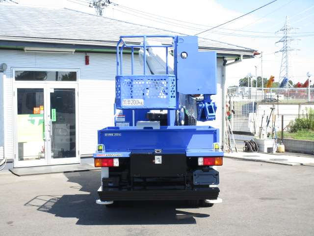 Hino Dutro 8