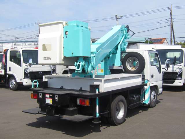 Isuzu Elf 7