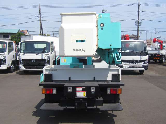 Isuzu Elf 8
