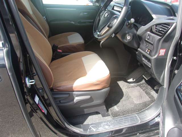 Toyota Esquire 12