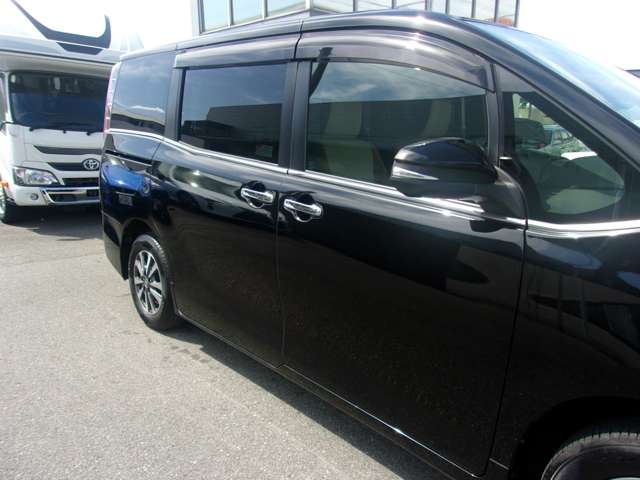 Toyota Esquire 4