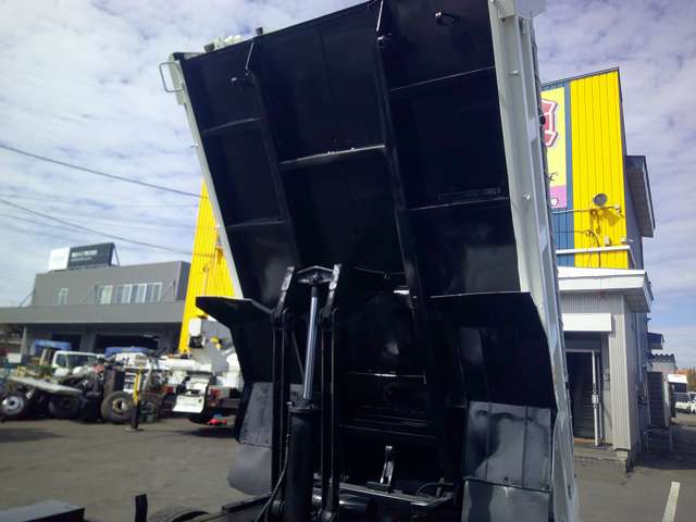 Isuzu Forward 9