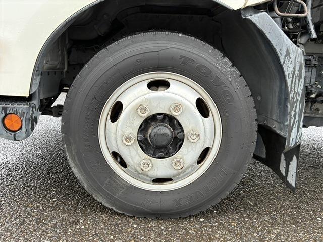 Hino Dutro 12