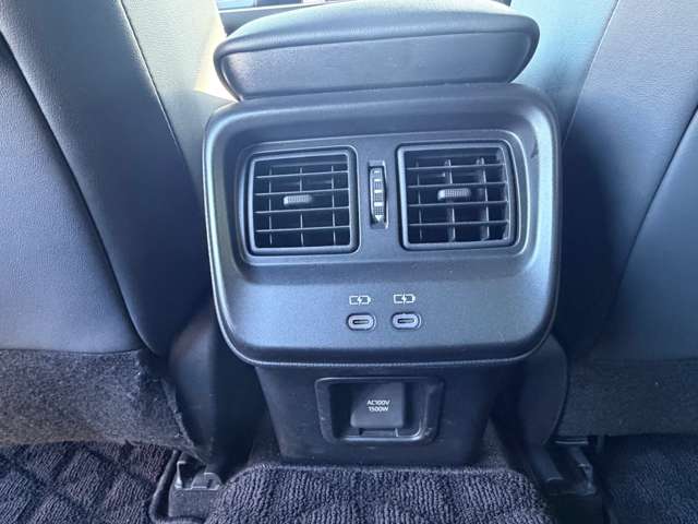 Toyota Crown Crossover 12