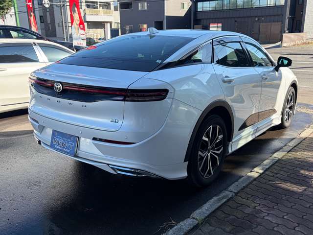 Toyota Crown Crossover 8