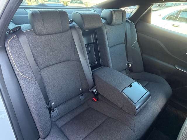 Toyota Crown Crossover 10