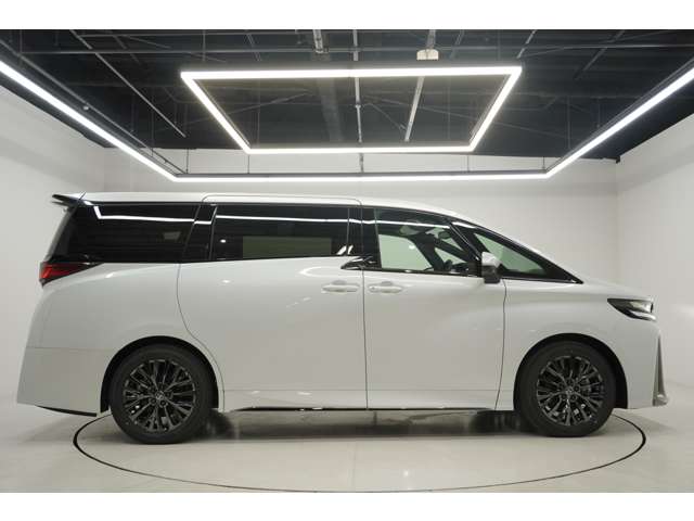 Toyota Vellfire 4