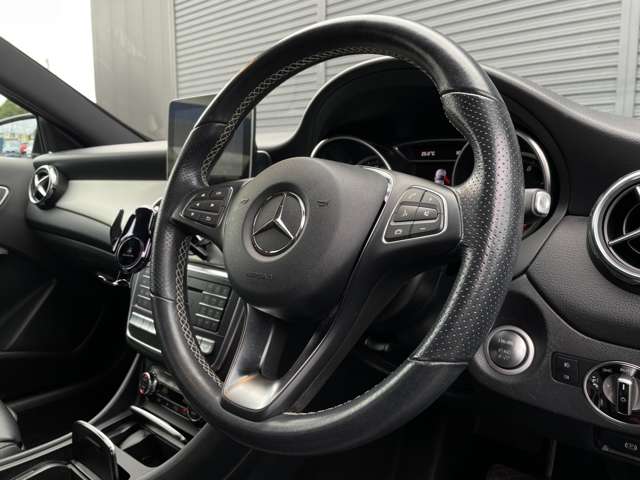 Mercedes-Benz GLA-Class 10