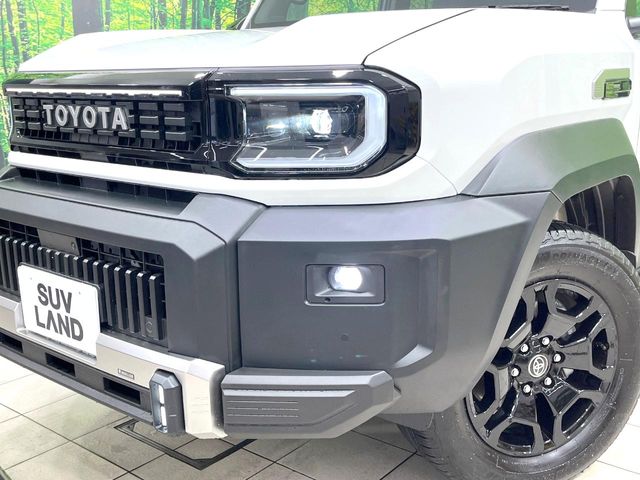 Toyota Land Cruiser FJ 12
