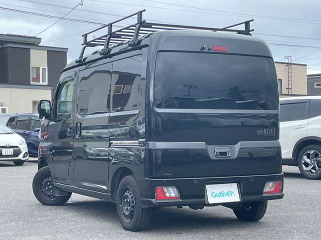 Daihatsu Hijet Cargo 6