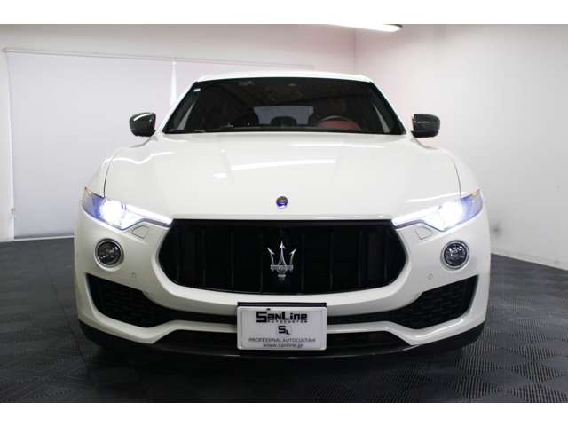 Maserati Levante 8