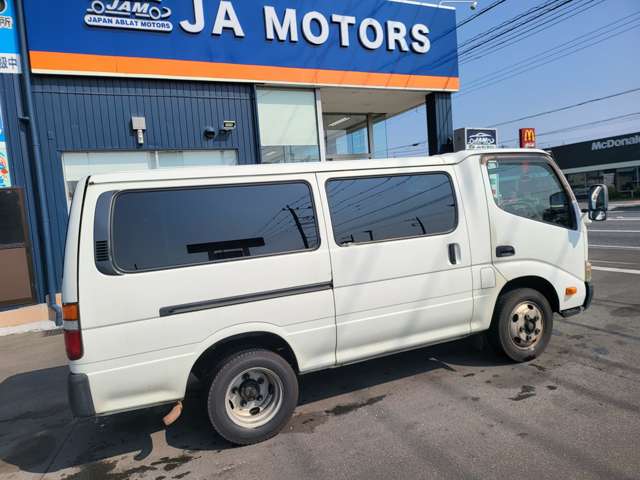 Hino Dutro 8