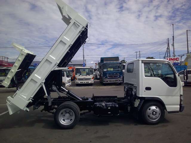 Isuzu Elf 8