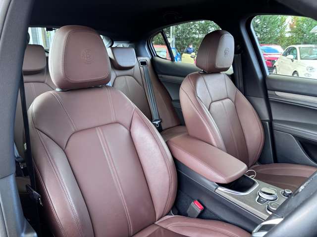 Alfa Romeo Stelvio 8