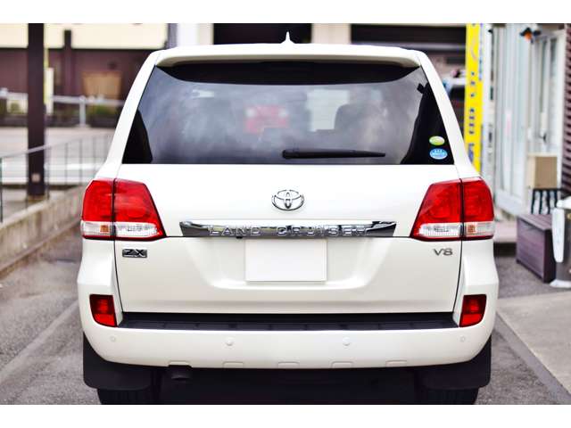 Toyota Land Cruiser 200 11