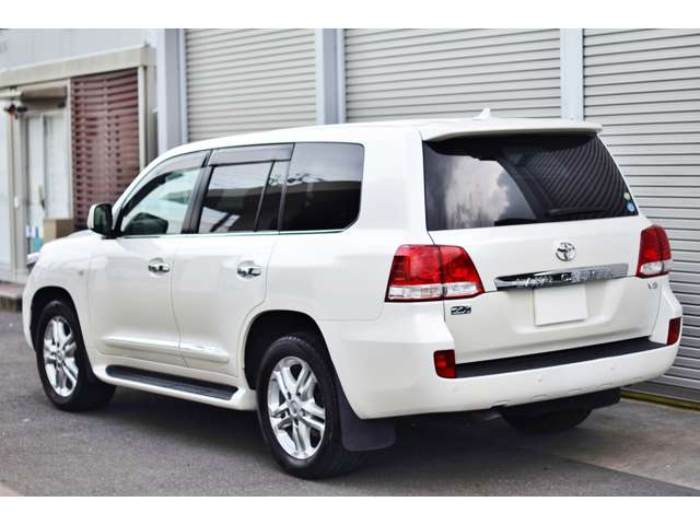 Toyota Land Cruiser 200 3