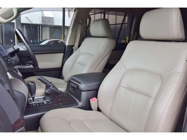Toyota Land Cruiser 200 6