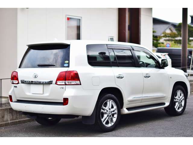 Toyota Land Cruiser 200 9