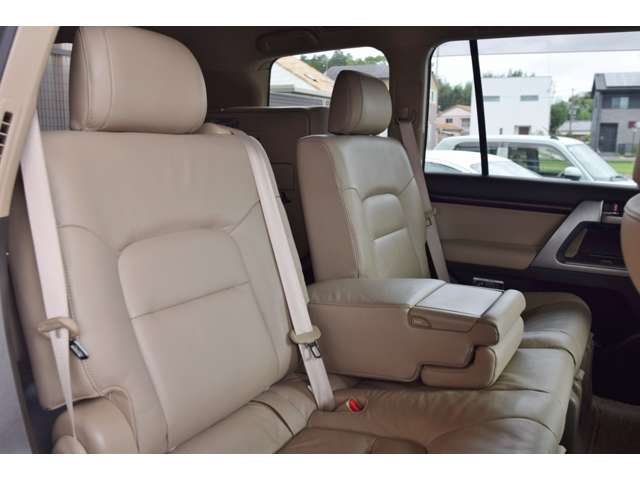 Toyota Land Cruiser 200 10