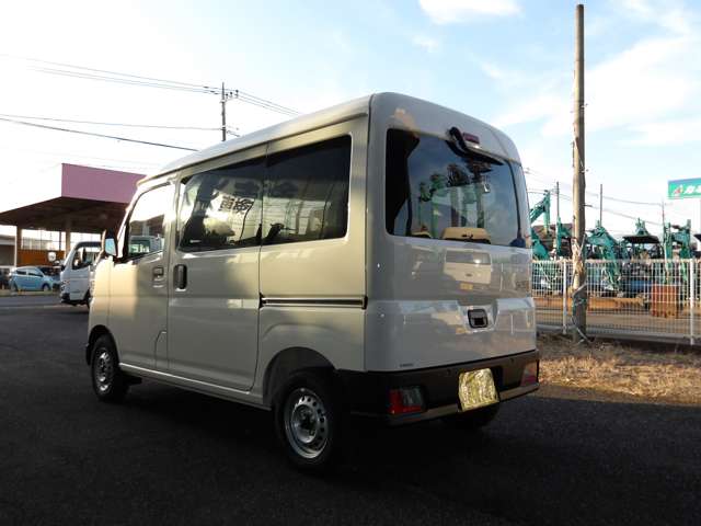 Daihatsu Hijet Cargo 12