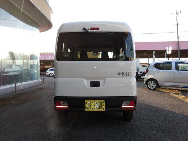 Daihatsu Hijet Cargo 13