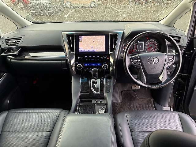 Toyota Alphard 3
