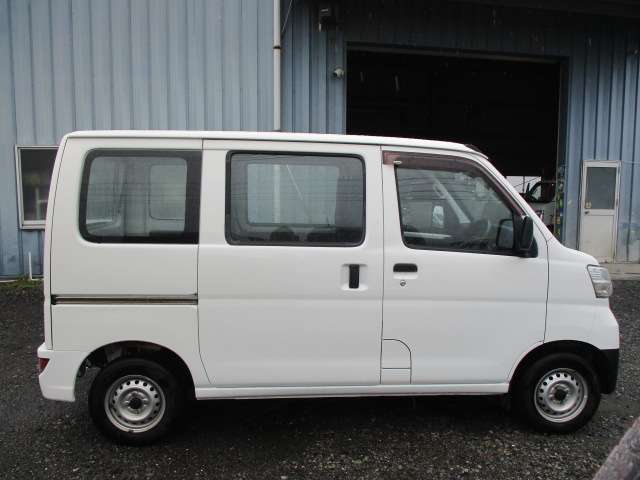 Daihatsu Hijet Cargo 4