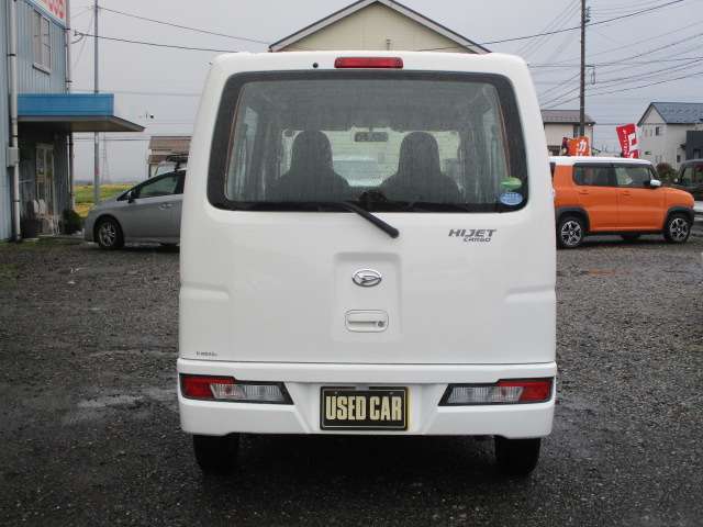 Daihatsu Hijet Cargo 6