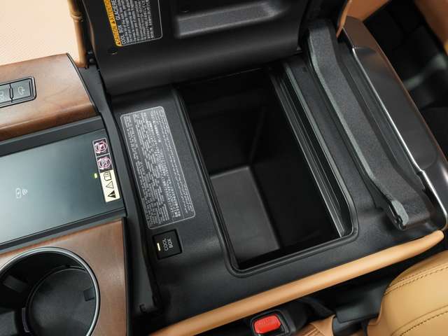 Lexus LX 8