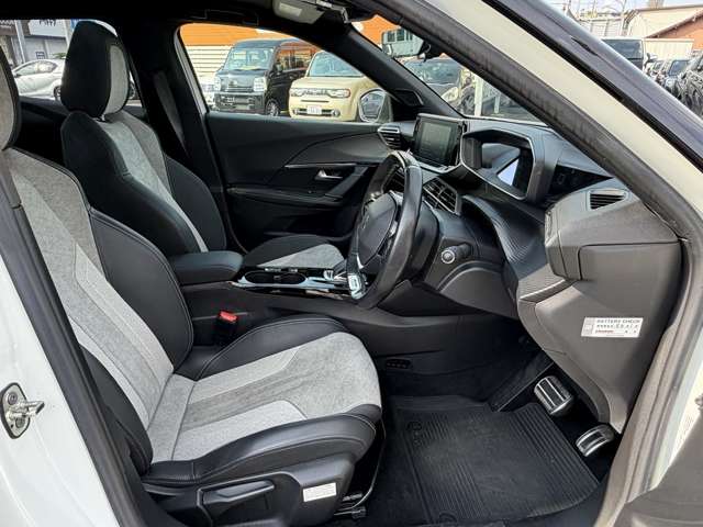 Peugeot SUV e-2008 6