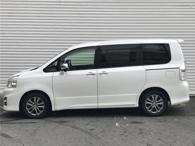 Toyota Voxy 12