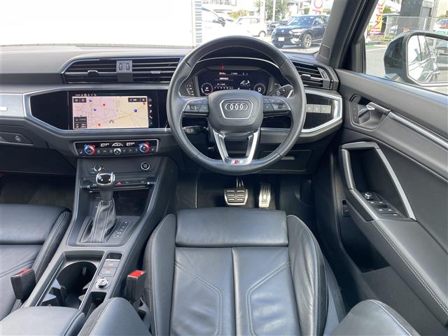 Audi Q3 8