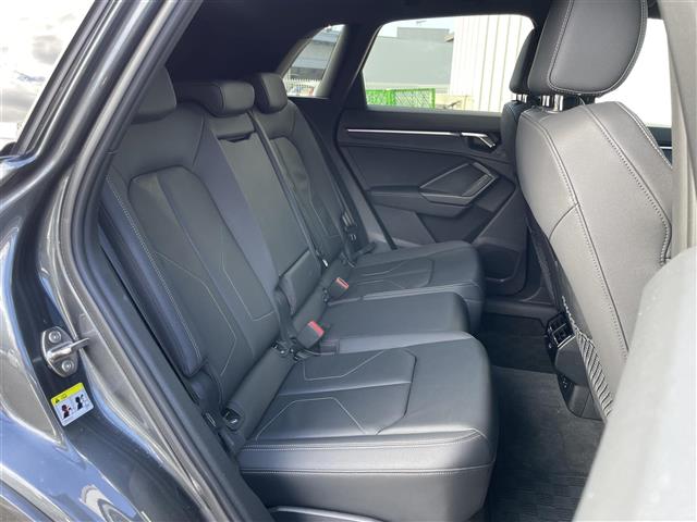 Audi Q3 10