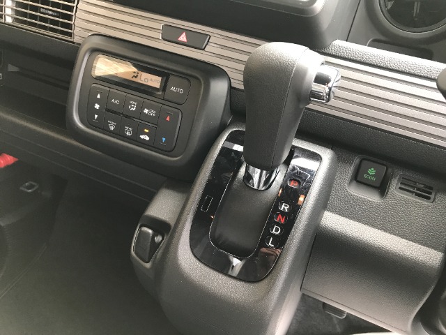 Honda N-VAN 8