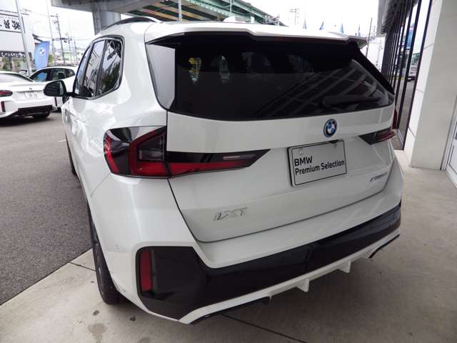 BMW iX1 11