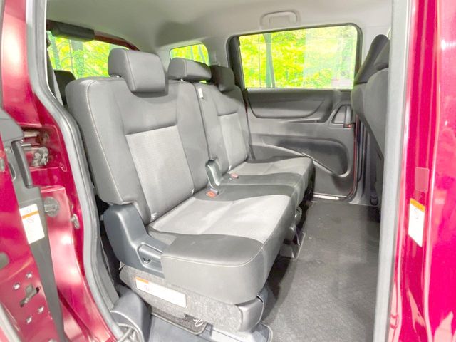 Toyota Sienta 9