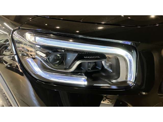 Mercedes-Benz GLB 12