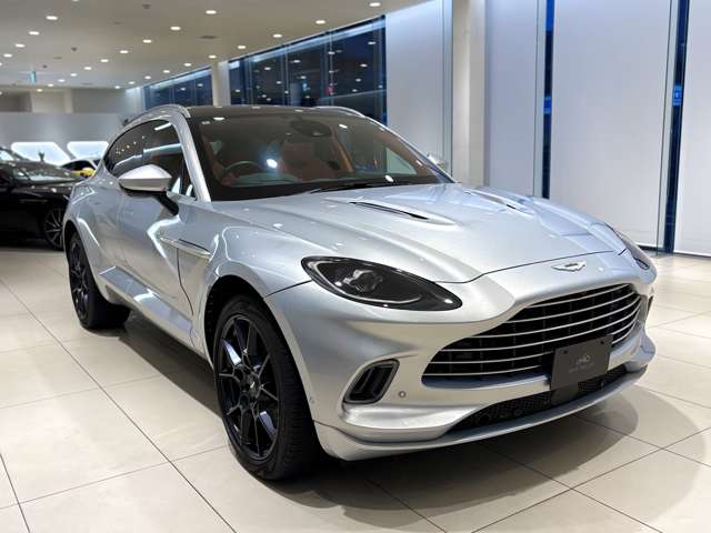 Aston Martin DBX 3