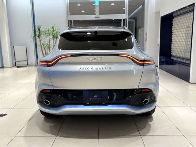 Aston Martin DBX 7