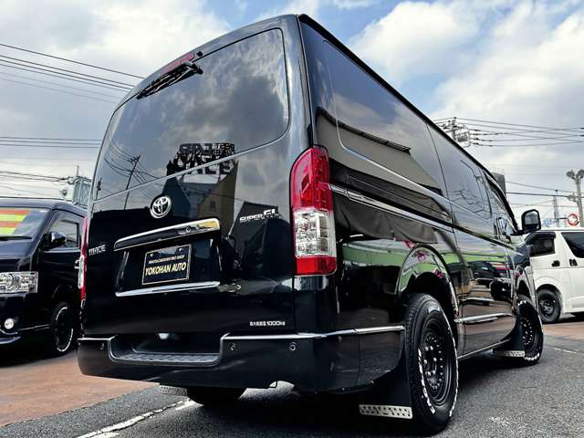 Toyota Hiace Van 5