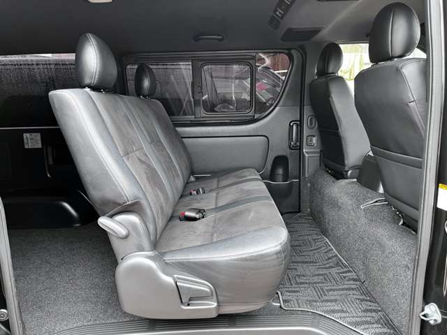 Toyota Hiace Van 9