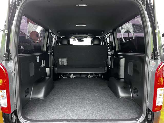 Toyota Hiace Van 10