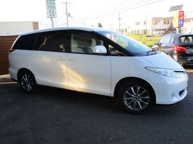 Toyota Estima 2