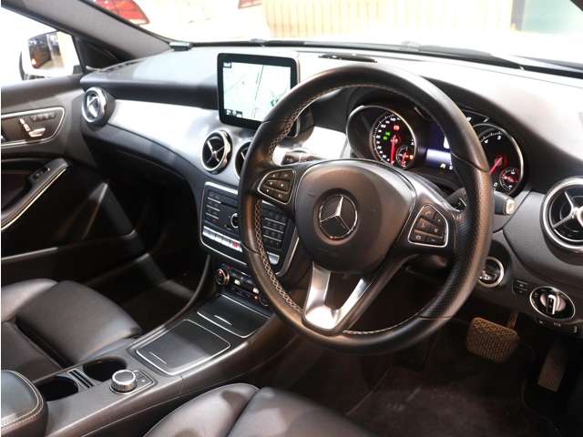 Mercedes-Benz GLA-Class 12